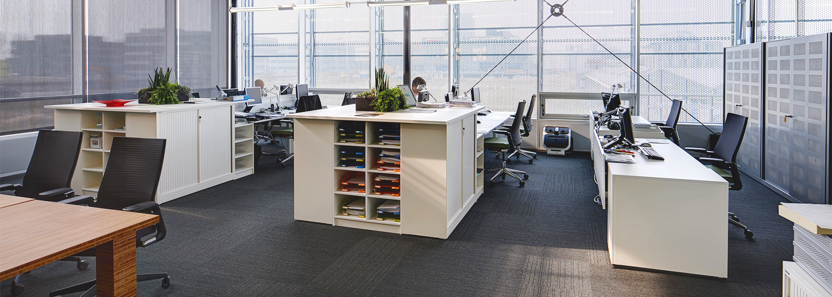 SIDEBOARD ODER CHEFSESSEL?<br/>BEI ALVERO FINDEN SIE ALLES.