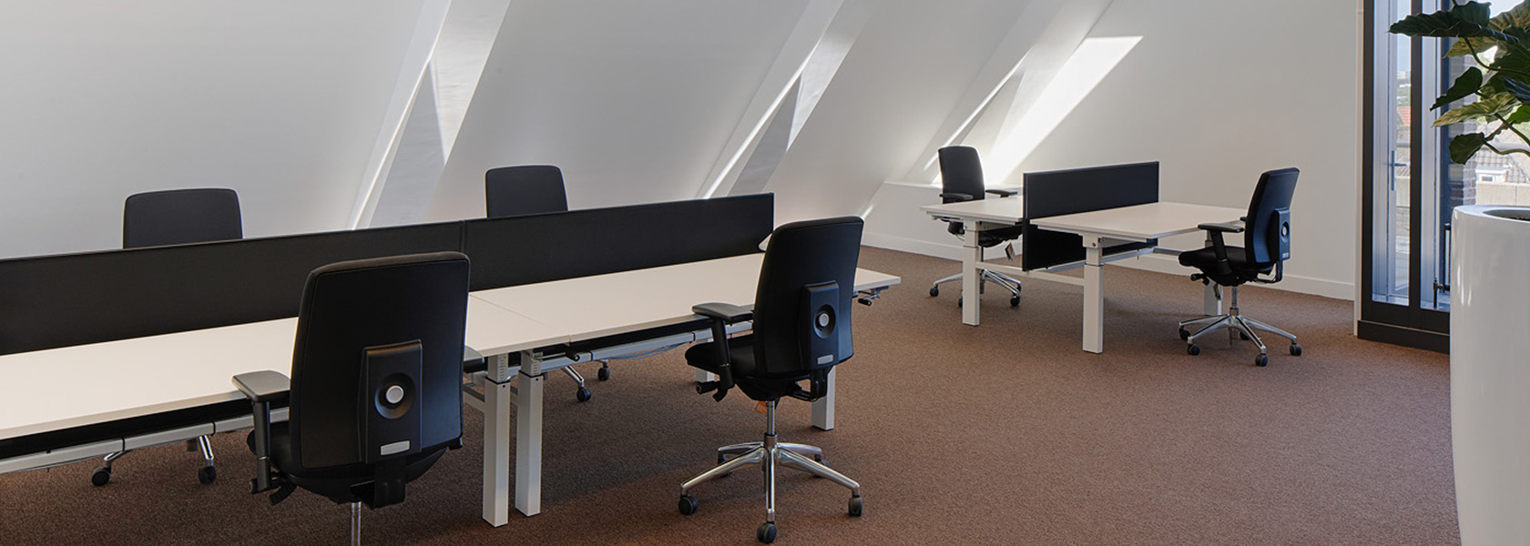 AUF WUNSCH IN 24 STUNDEN DA:<br/> MIETMÖBEL VON ALVERO.